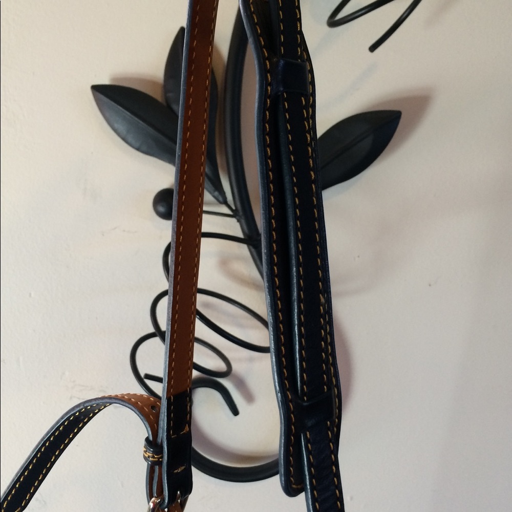 Dooney & Bourke side bag - Picture 7 of 8